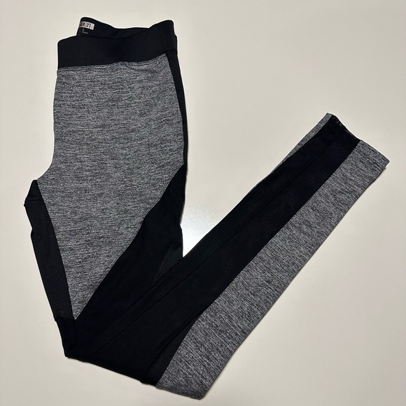 Forever 21 Women’s XS Black/Gray Leggings Excellent Used Condition - Picture 7 of 8